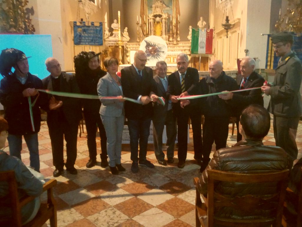 Il taglio del nastro della mostra